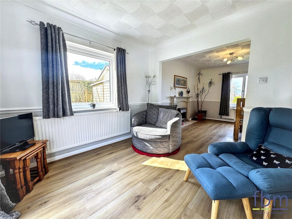 Property photo 2 of 28 Picture No. 17