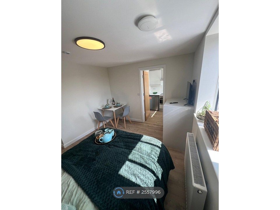 Property photo 2 of 10 Studio Room Fully Furnished