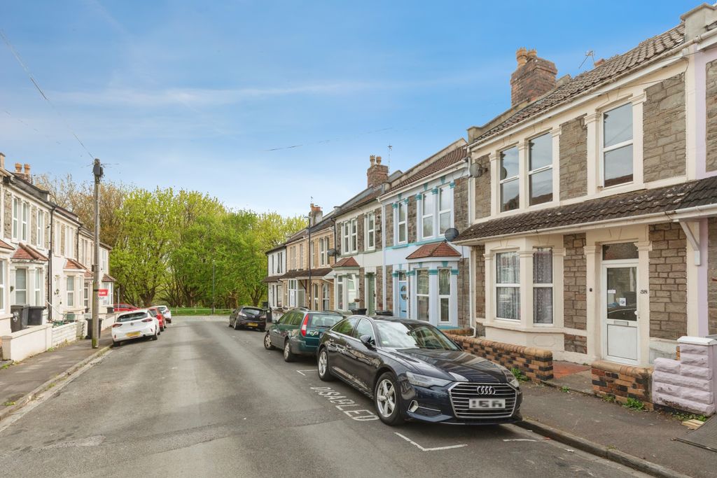 Property photo 2 of 18