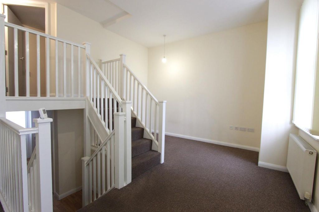 Property photo 2 of 9 Lounge (1) 27 Cp.Jpg