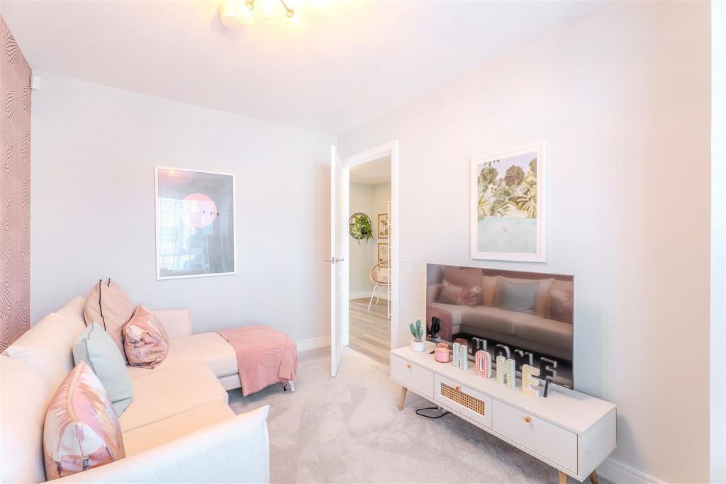 Property photo 2 of 34 Invururie-2.Jpg