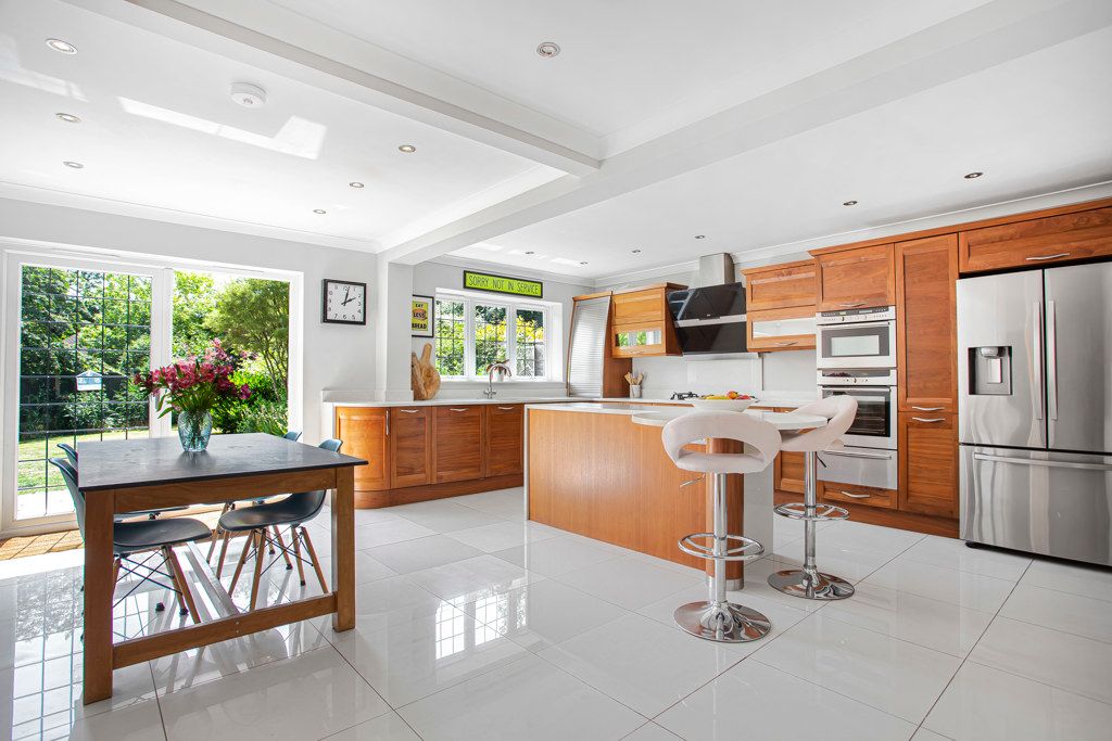 Property photo 3 of 31 Kitchen