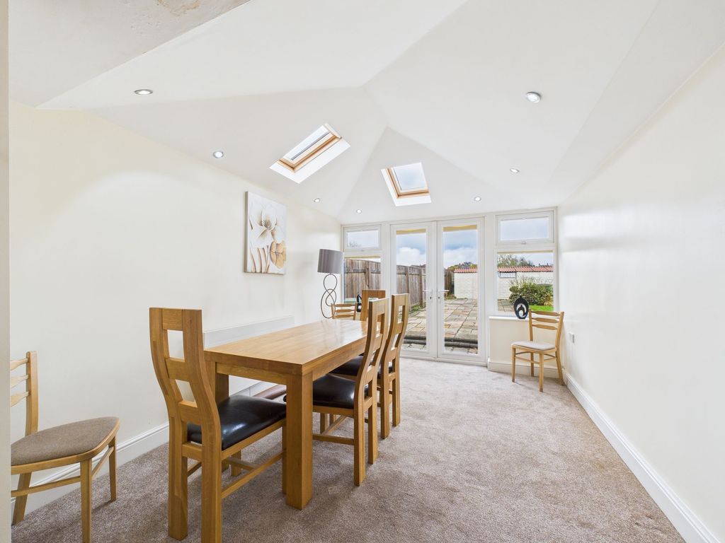 Property photo 3 of 11 Dining Area