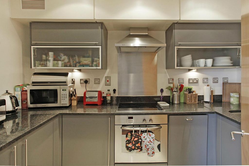 Property photo 3 of 7 Kitchen