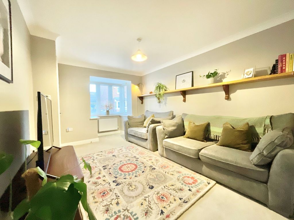 Property photo 2 of 27