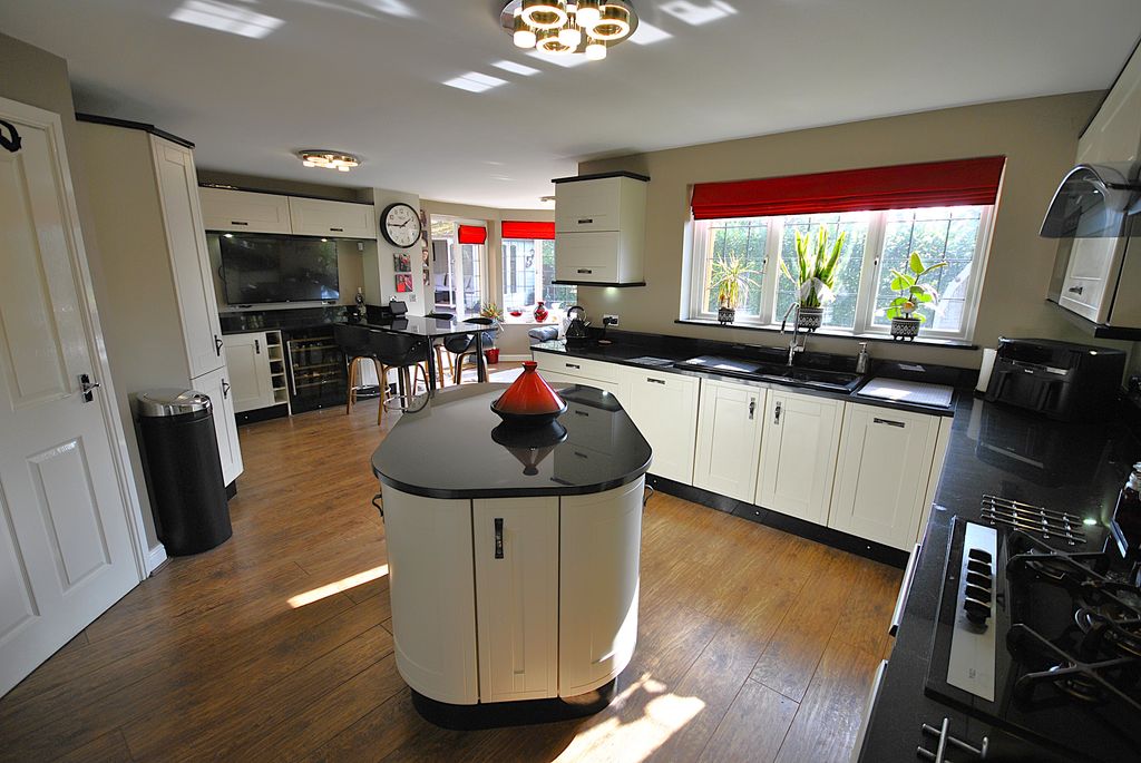 Additional image 6 of 6 bed detached house for saleGrange Road, Doncaster DN4