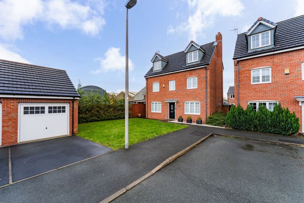 Property photo 1 of 28