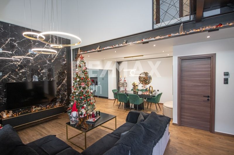 Property photo 2 of 37