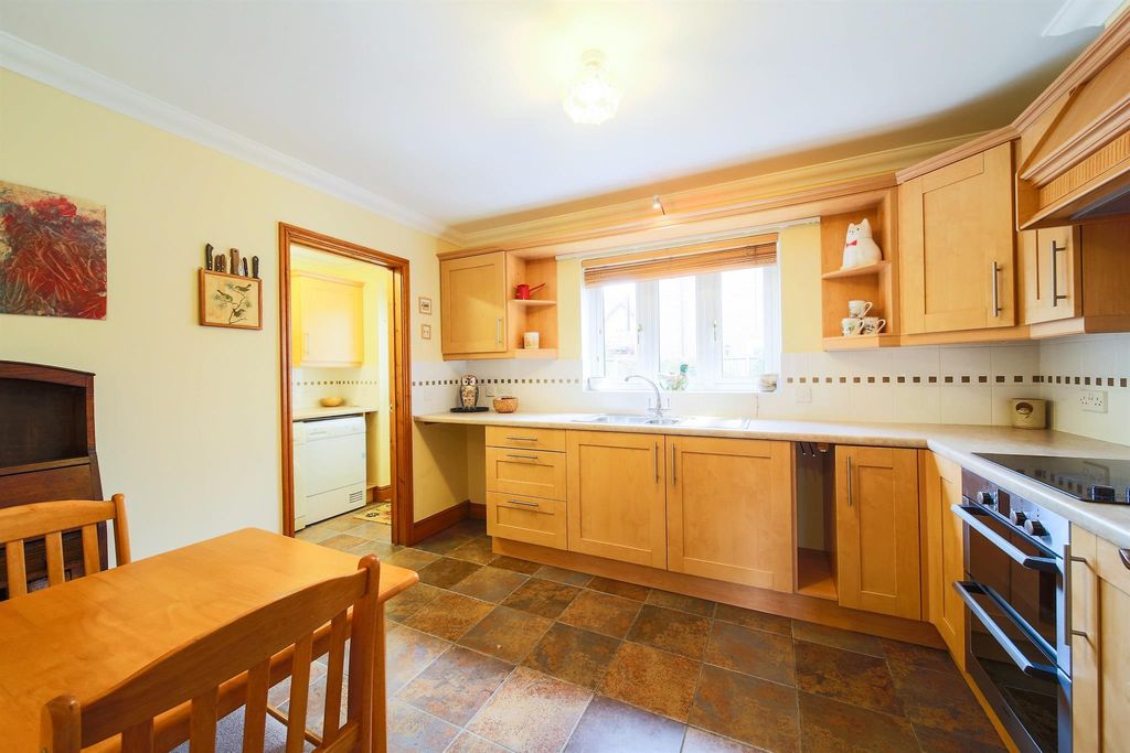 Property photo 2 of 12 Bathroom