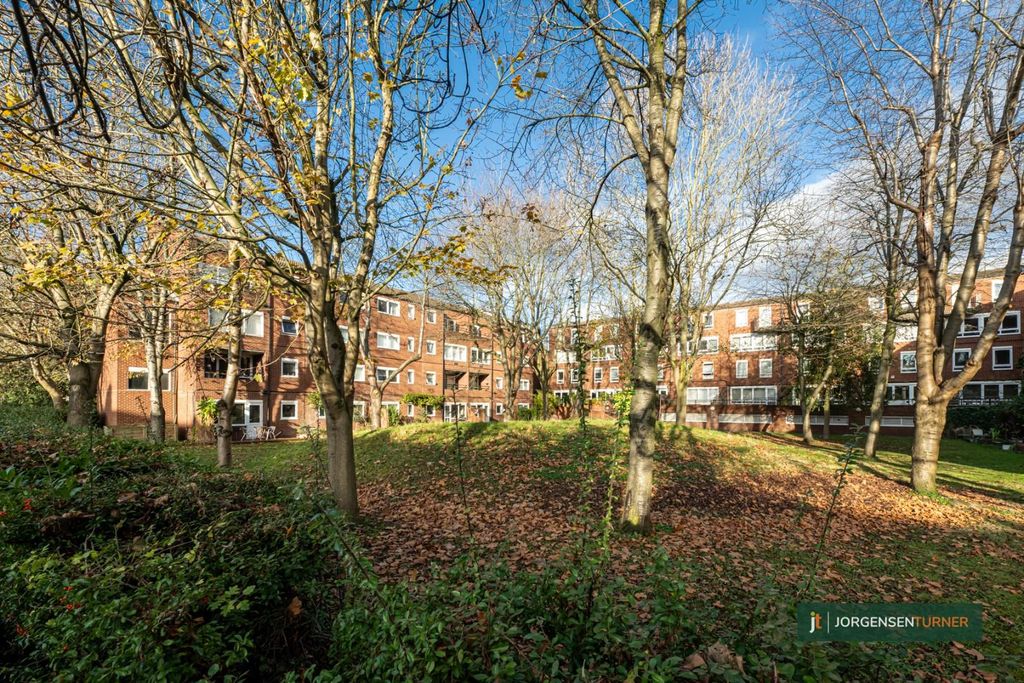 Property photo 3 of 9 Communal Gardens Two .Jpg