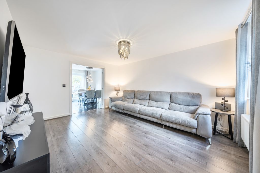 Property photo 3 of 24 1372109-11-68F8E31646509