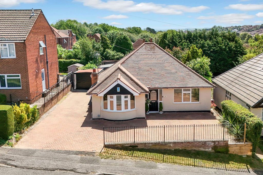 Property photo 1 of 28