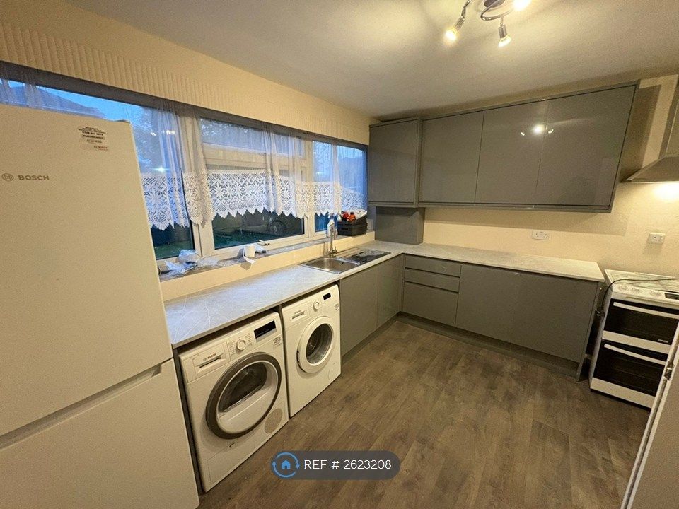 Property photo 3 of 5 Kitchen