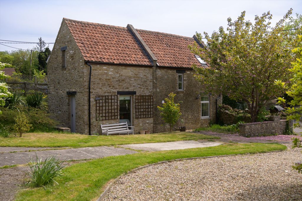 Property photo 3 of 32 Image