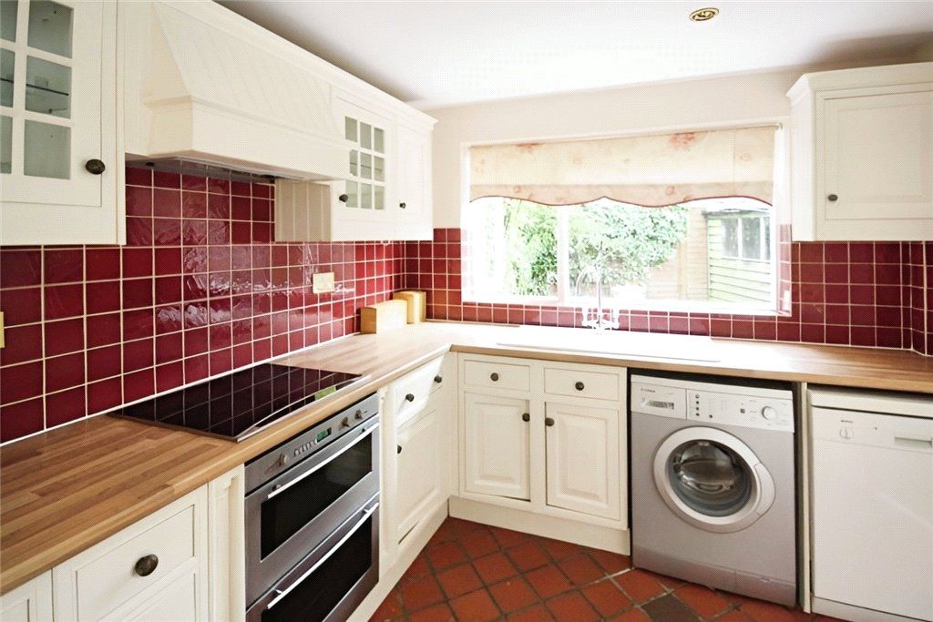 Property photo 2 of 10 Kitchen