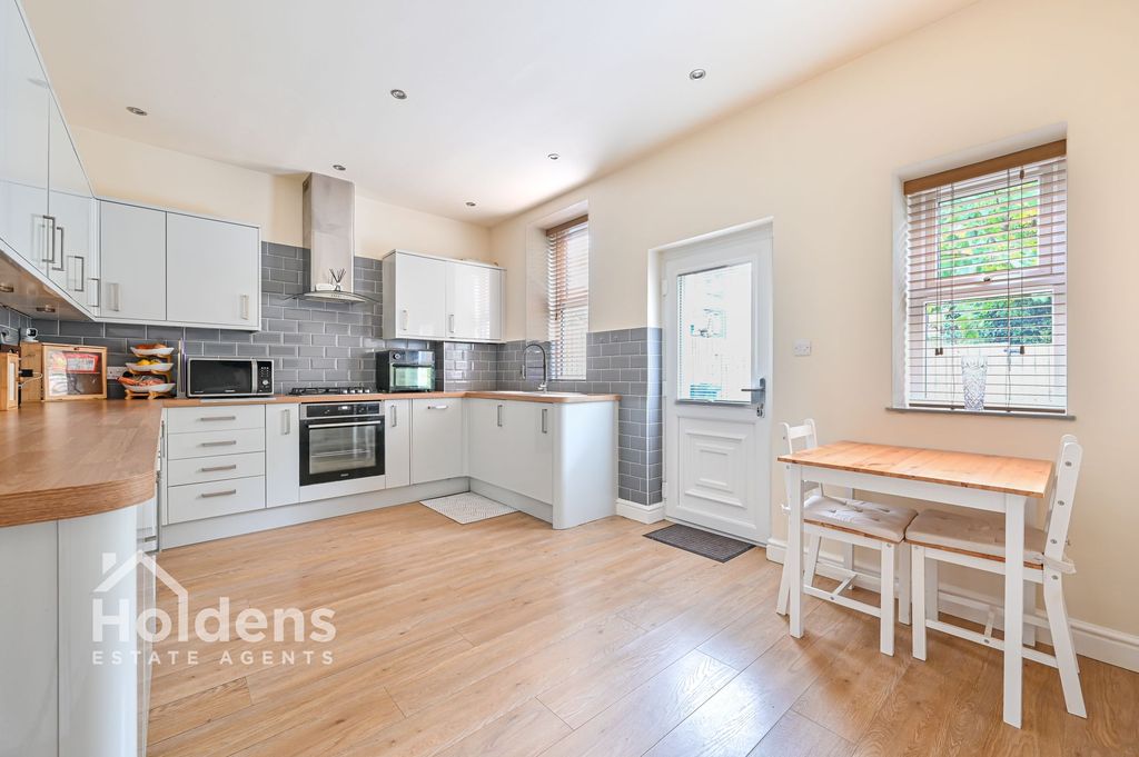Property photo 2 of 18
