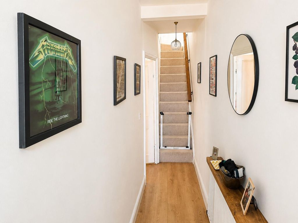 Property photo 3 of 21 Hallway