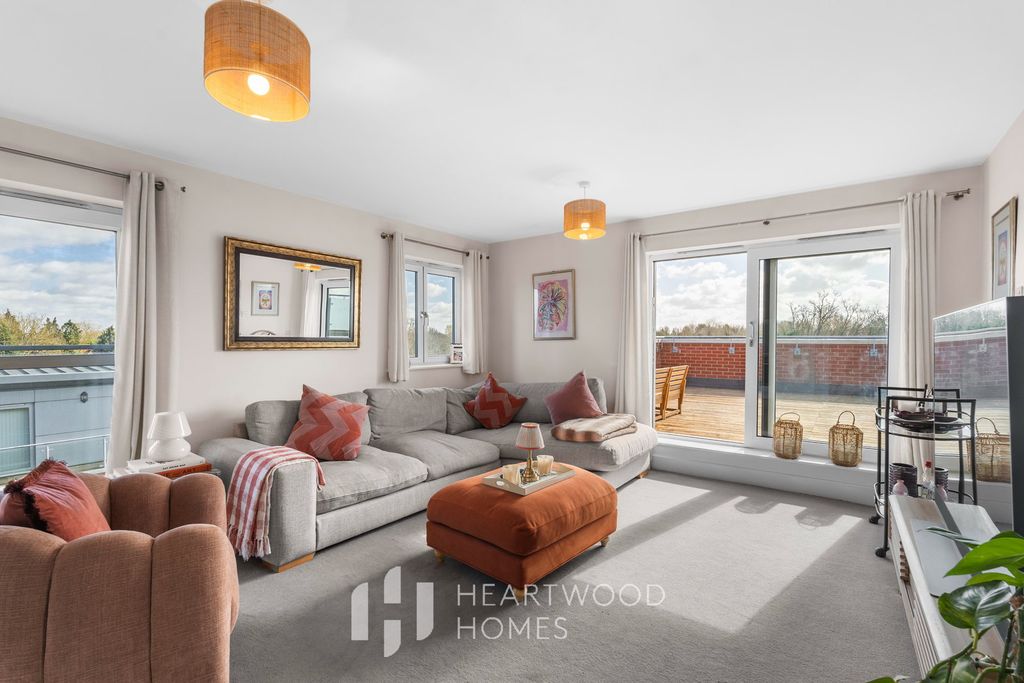 Property photo 3 of 18