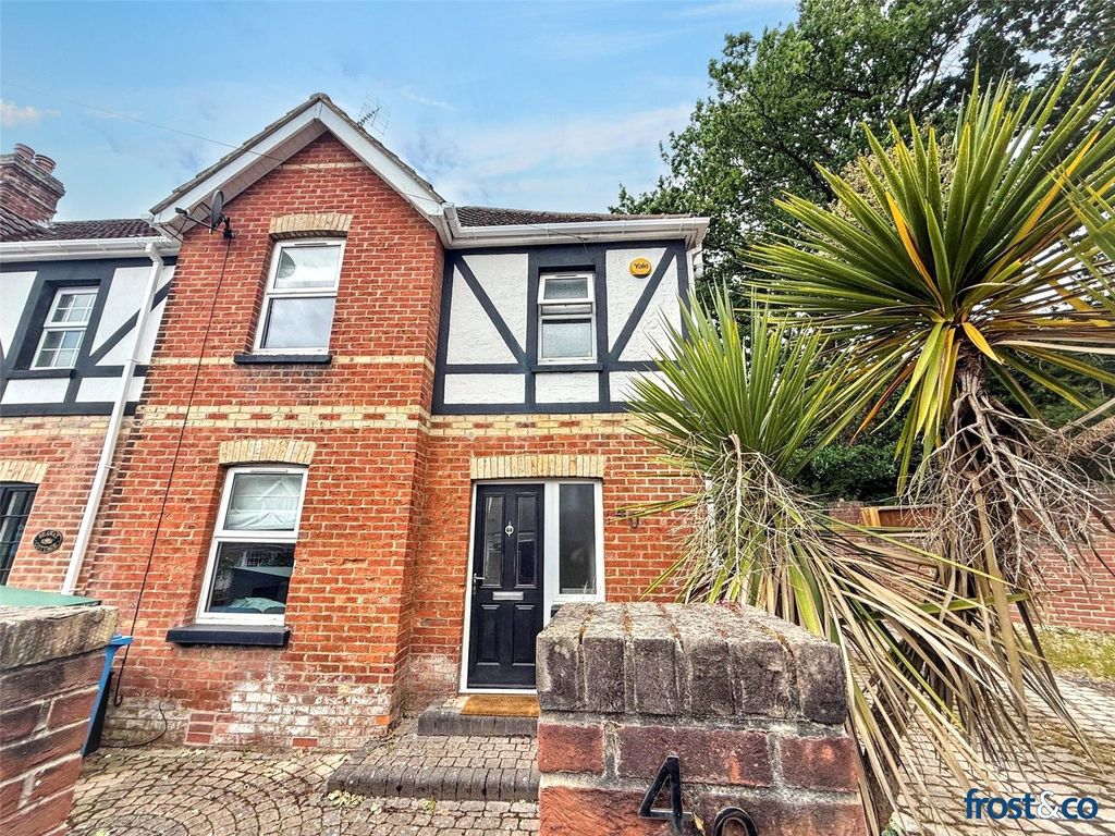 Property photo 1 of 13 Salterns Road