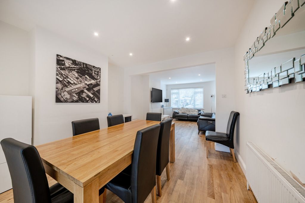 Property photo 3 of 20 1407808-5-698A2d7...