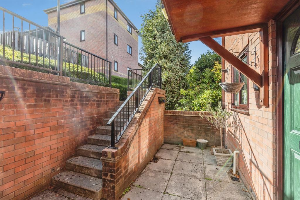 Property photo 2 of 23