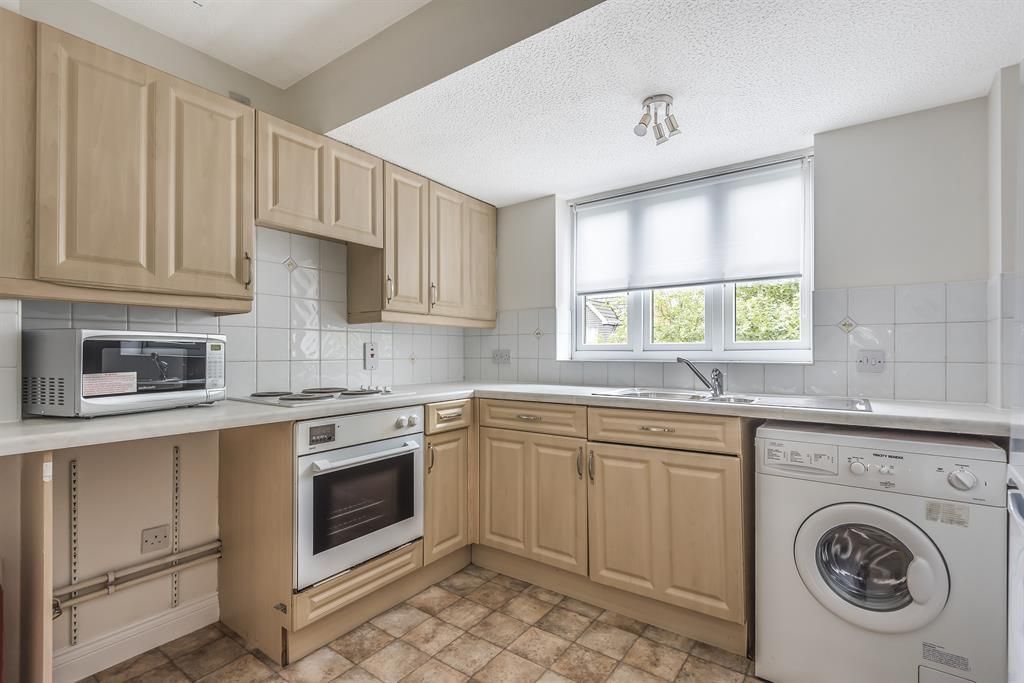 Property photo 2 of 14 Fitted Kitchen