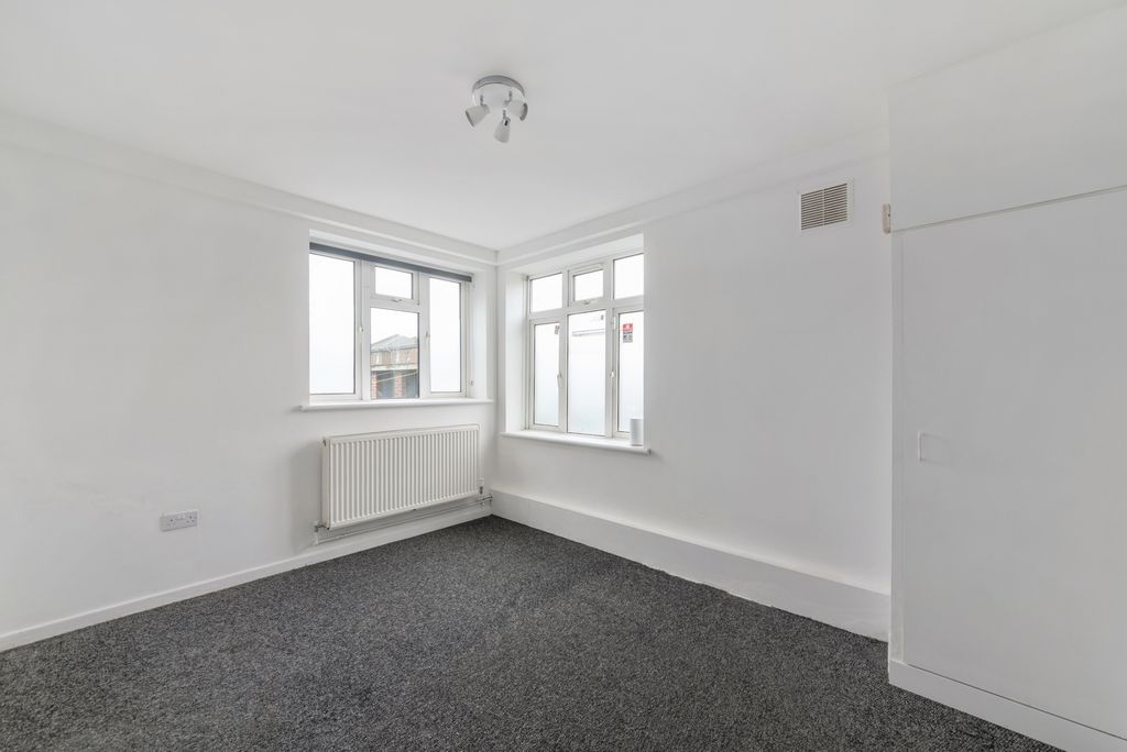 Property photo 3 of 7 Photo 5