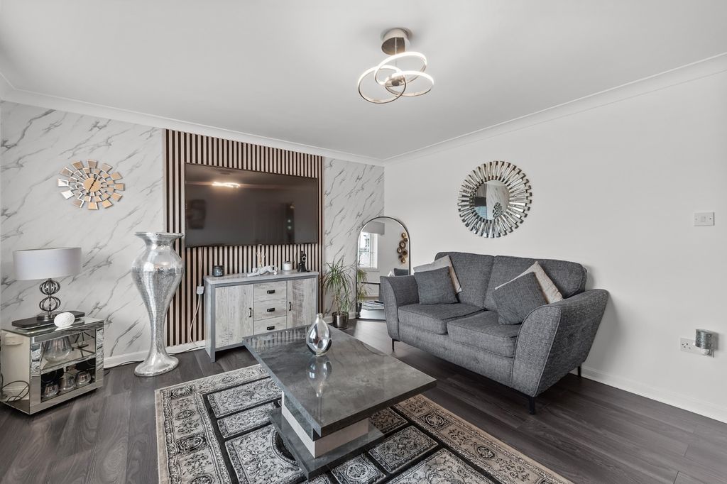 Property photo 3 of 37 5199677