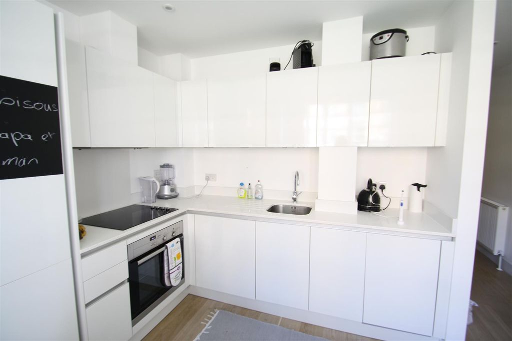 Property photo 2 of 7 Kitchen