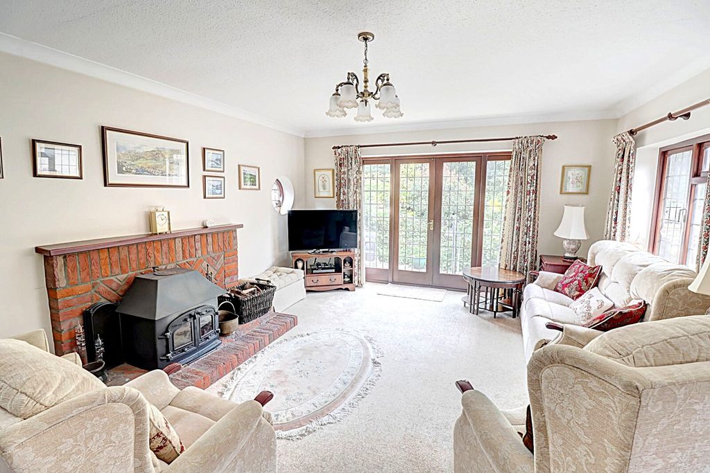 Property photo 2 of 18 Picture No. 15