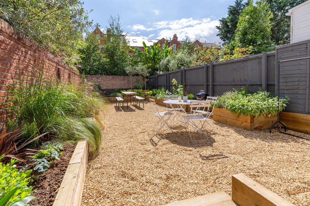Property photo 2 of 20 Attractive Rear Garden