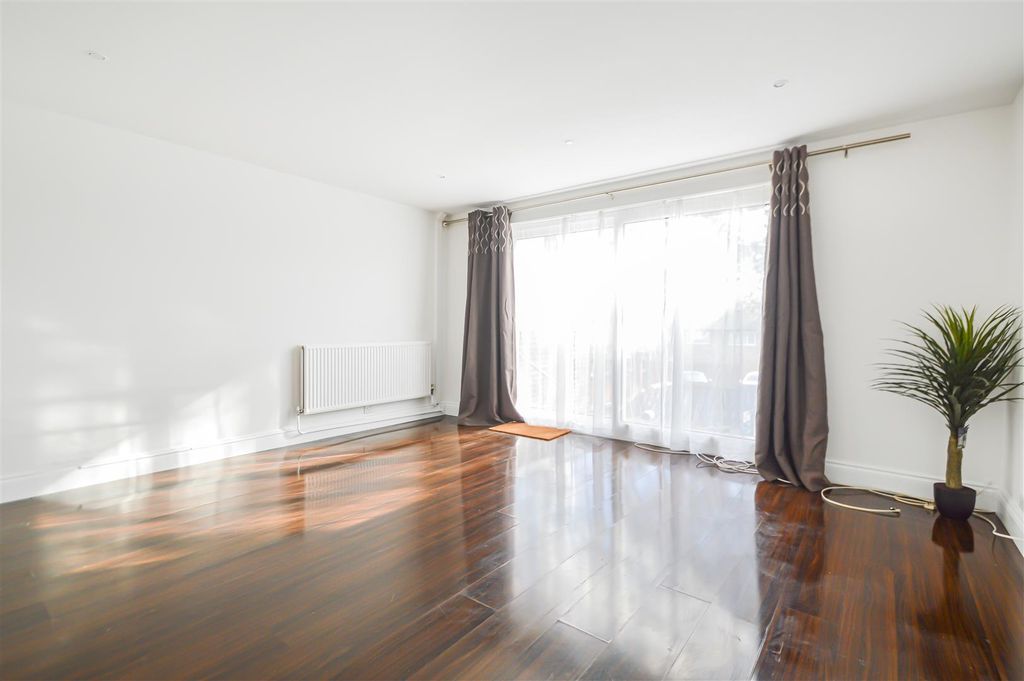 Property photo 3 of 12 4_77893.Jpg