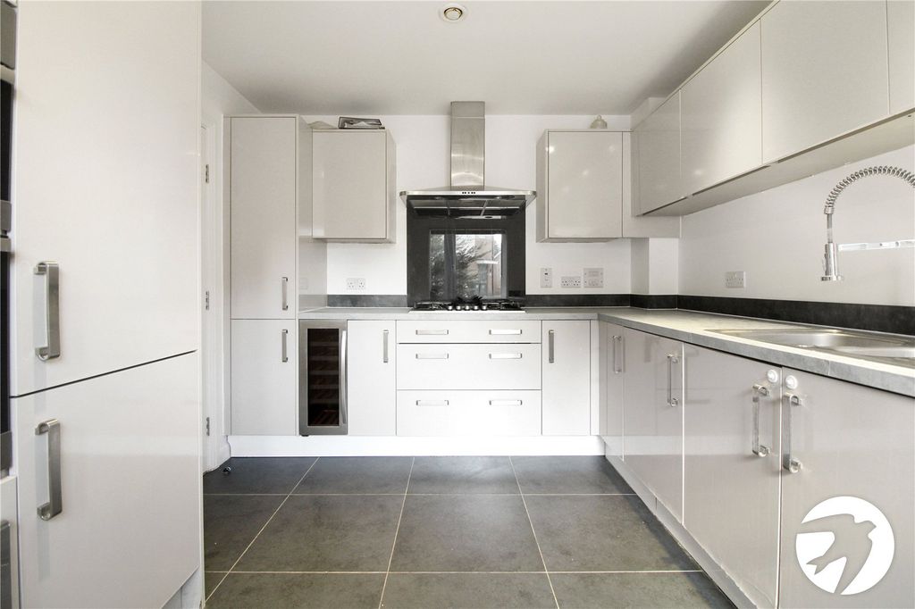 Property photo 2 of 19 Picture No. 10