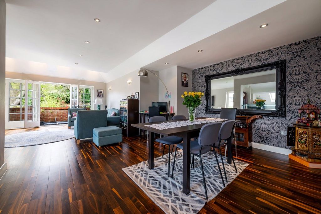 Property photo 2 of 11 Picture No. 12