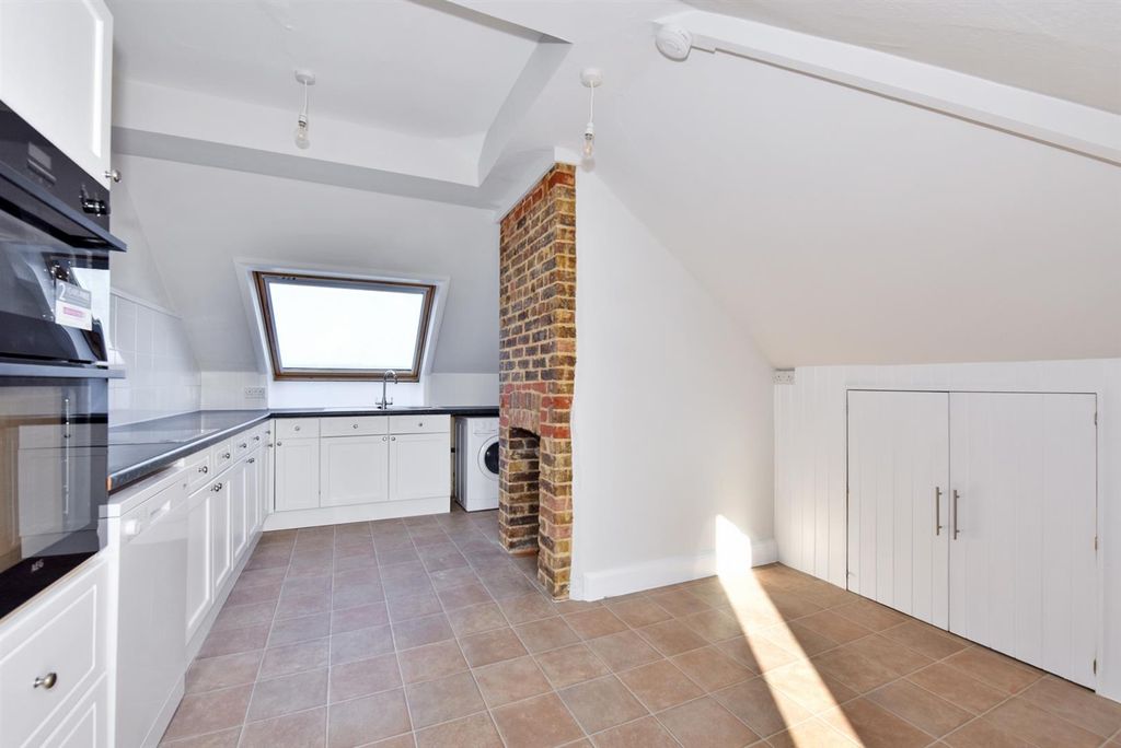 Property photo 3 of 10 Hawkwood_House_5_8.Jpg