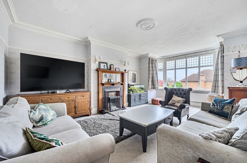 Property photo 3 of 29 1374383-13-690B62...