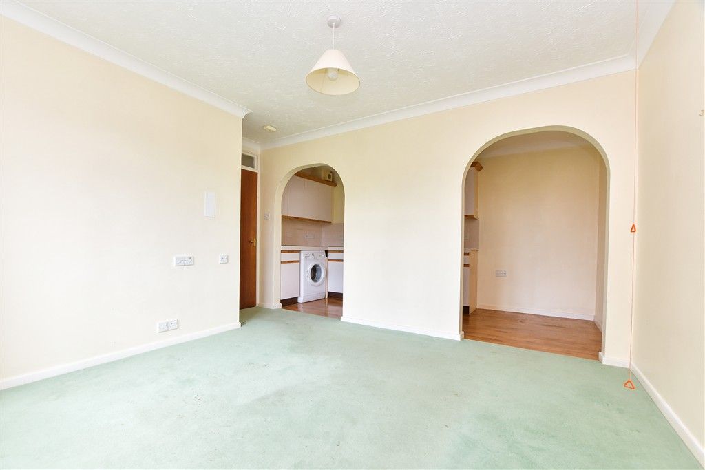 Property photo 1 of 16 Lounge