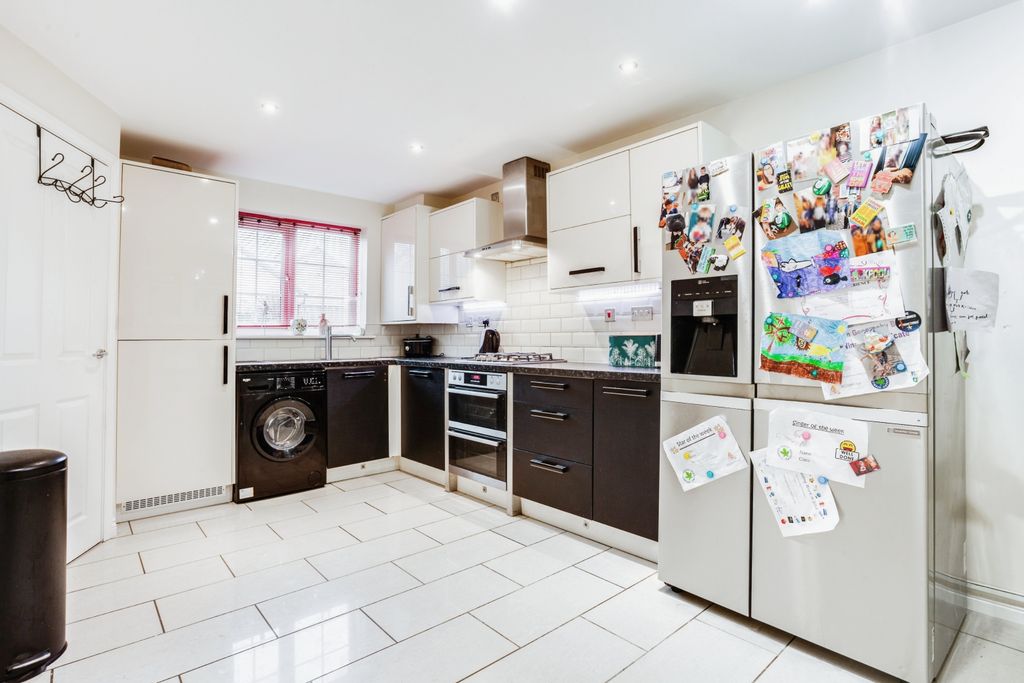 Property photo 2 of 15 Kitchen