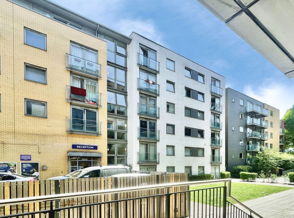Property photo 1 of 18 Pbox-Img.Jpg