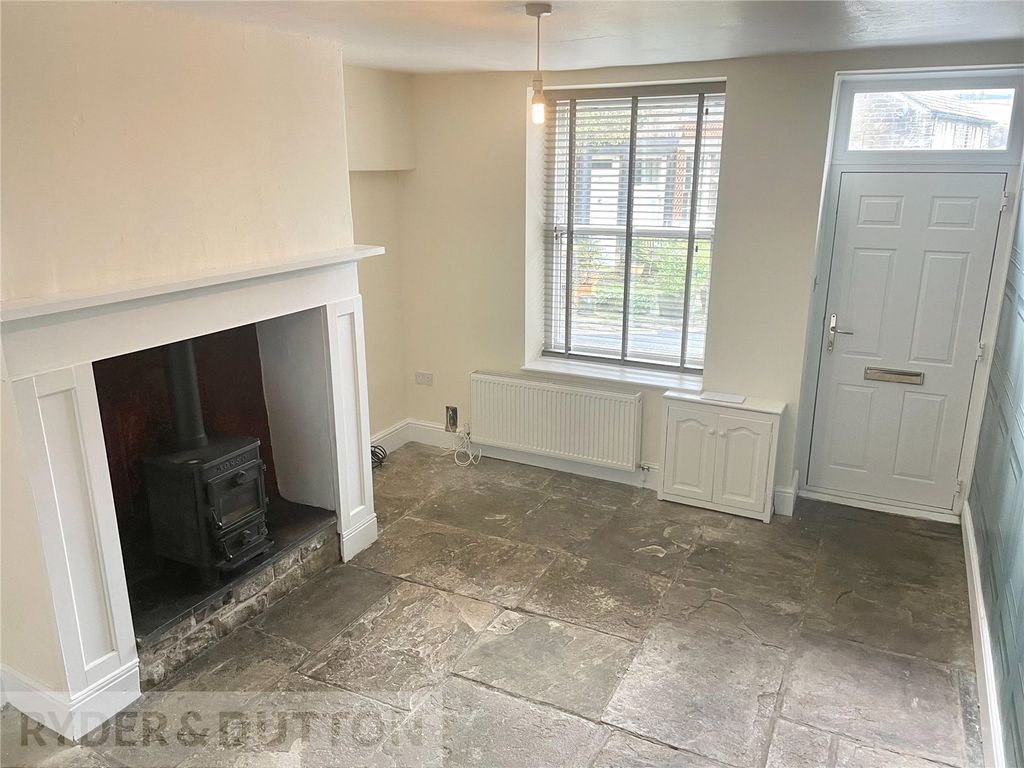 Property photo 2 of 26 Lounge