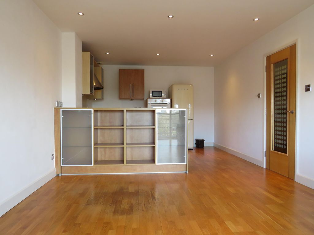 Property photo 1 of 11 Kitchen