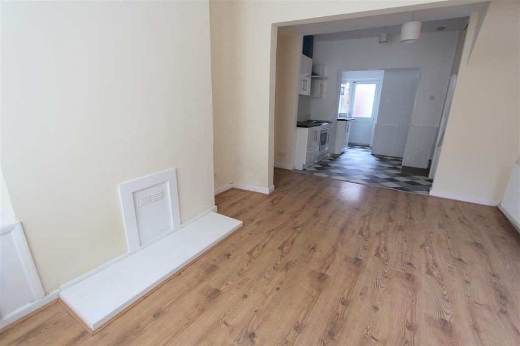 Property photo 2 of 6 Lounge