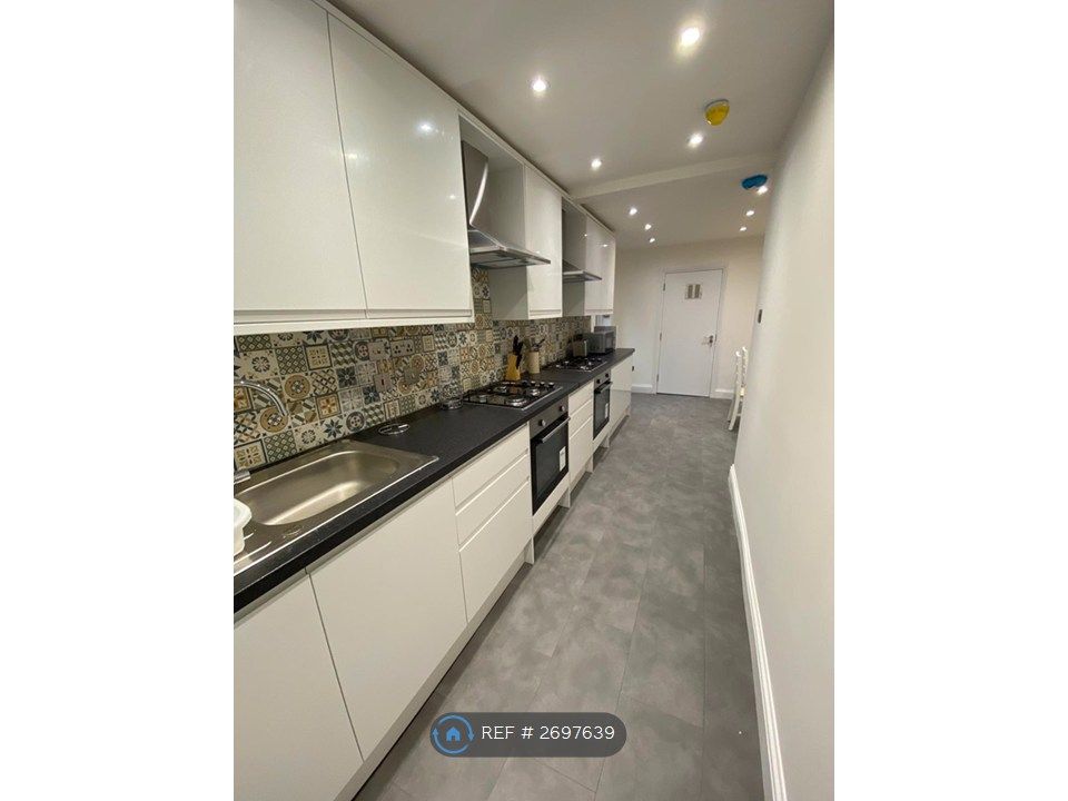 Property photo 3 of 7 Kitchen