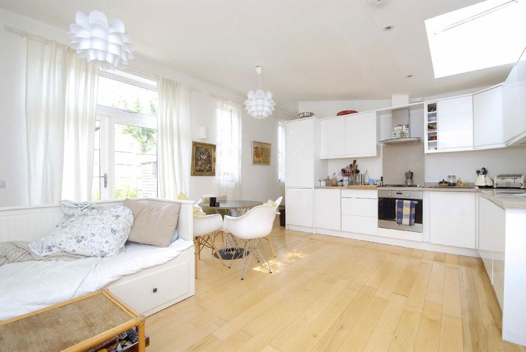 Property photo 2 of 5