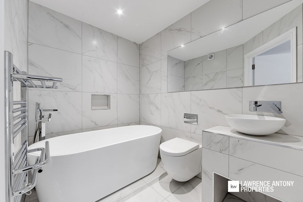Additional image 27 of 3 bed flat for saleGrand Parade, Leigh-On-Sea SS9