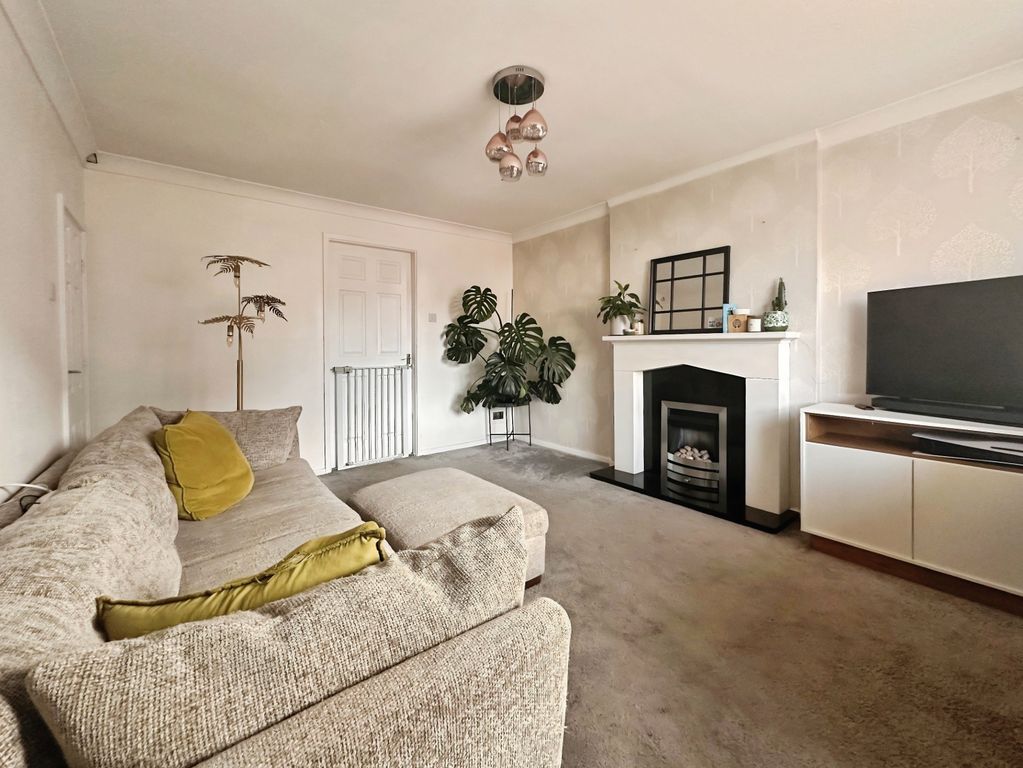 Property photo 3 of 15 Lounge