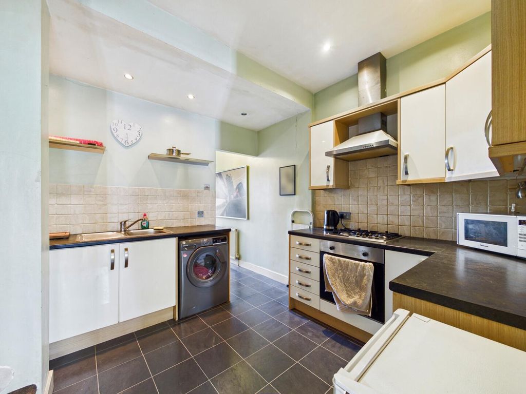 Property photo 2 of 9 Kitchen