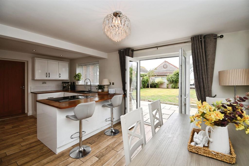 Property photo 3 of 23 Kitchen  (3).Jpg