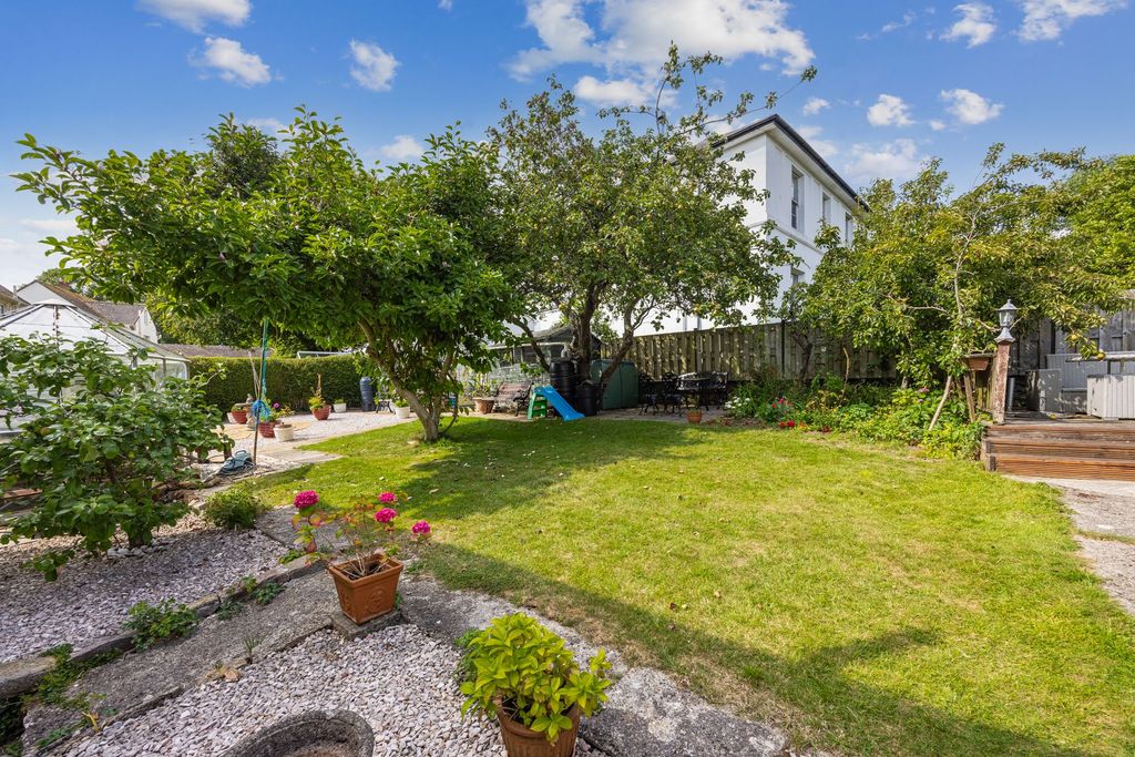 Property photo 2 of 36