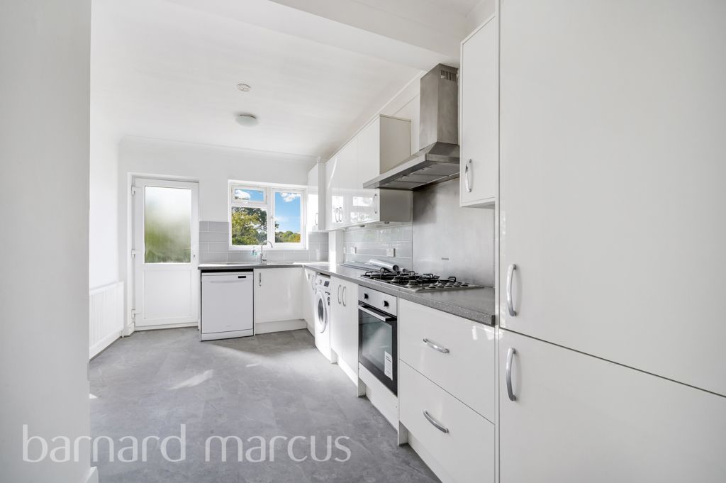 Property photo 2 of 9 Kitchen